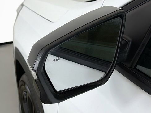 Used 2023 GMC Terrain SLE w/ Driver Convenience Package image 25