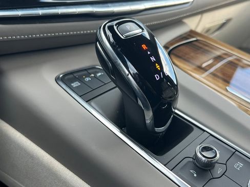 Used 2022 Cadillac Escalade Premium Luxury Platinum image 39