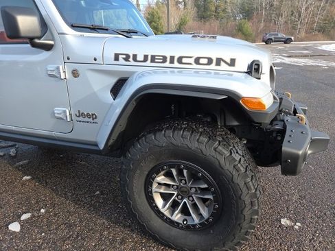 Used 2024 Jeep Wrangler Unlimited Rubicon 392 image 31