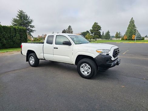 Used 2020 Toyota Tacoma SR image 6
