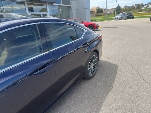 Used 2025 Lexus ES 350 w/ Premium Package FWD image 5