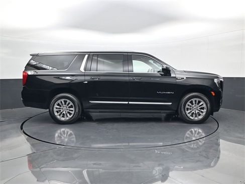 Used 2024 GMC Yukon XL SLT image 4