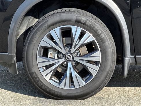 Used 2023 Nissan Rogue SV image 32