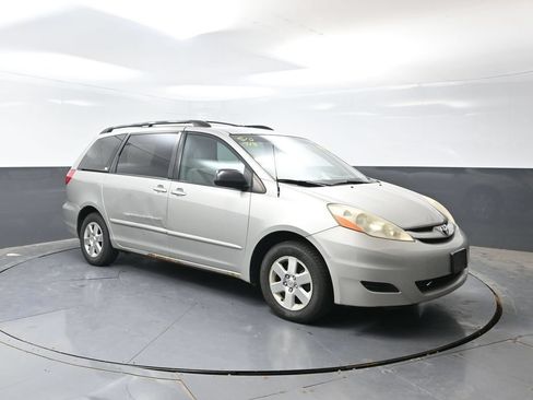 Used 2008 Toyota Sienna FWD image 3