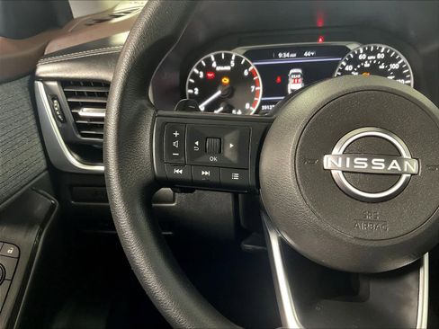 Used 2023 Nissan Rogue S image 22