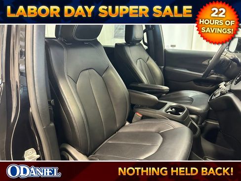 Used 2025 Chrysler Pacifica Select FWD image 22