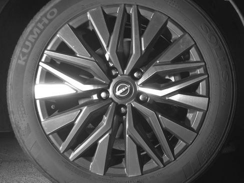 Used 2025 Nissan Altima 2.5 SV FWD image 13