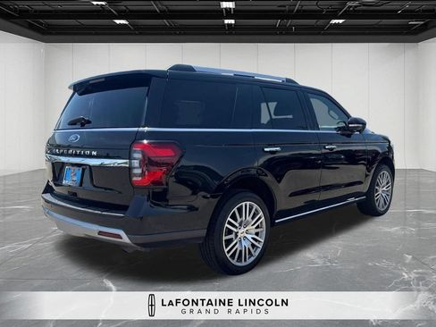 Used 2023 Ford Expedition Limited AWD/4WD image 5