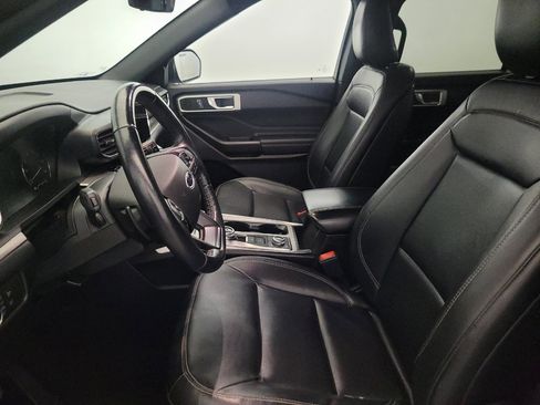 Used 2020 Ford Explorer XLT w/ Equipment Group 202A AWD/4WD image 17