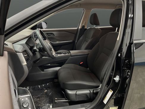 Used 2023 Nissan Rogue S image 4