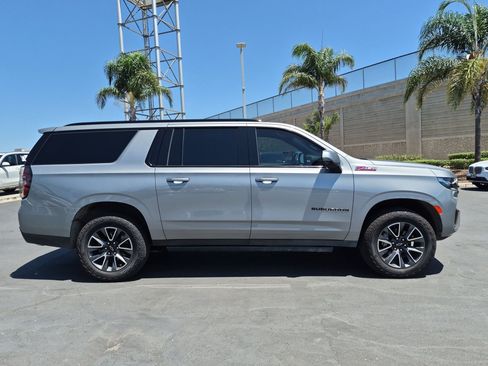 Used 2023 Chevrolet Suburban Z71 w/ Luxury Package AWD/4WD image 11
