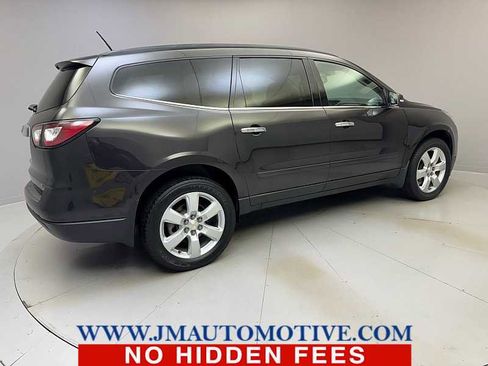 Used 2017 Chevrolet Traverse LT w/ Style and Technology Package image 5