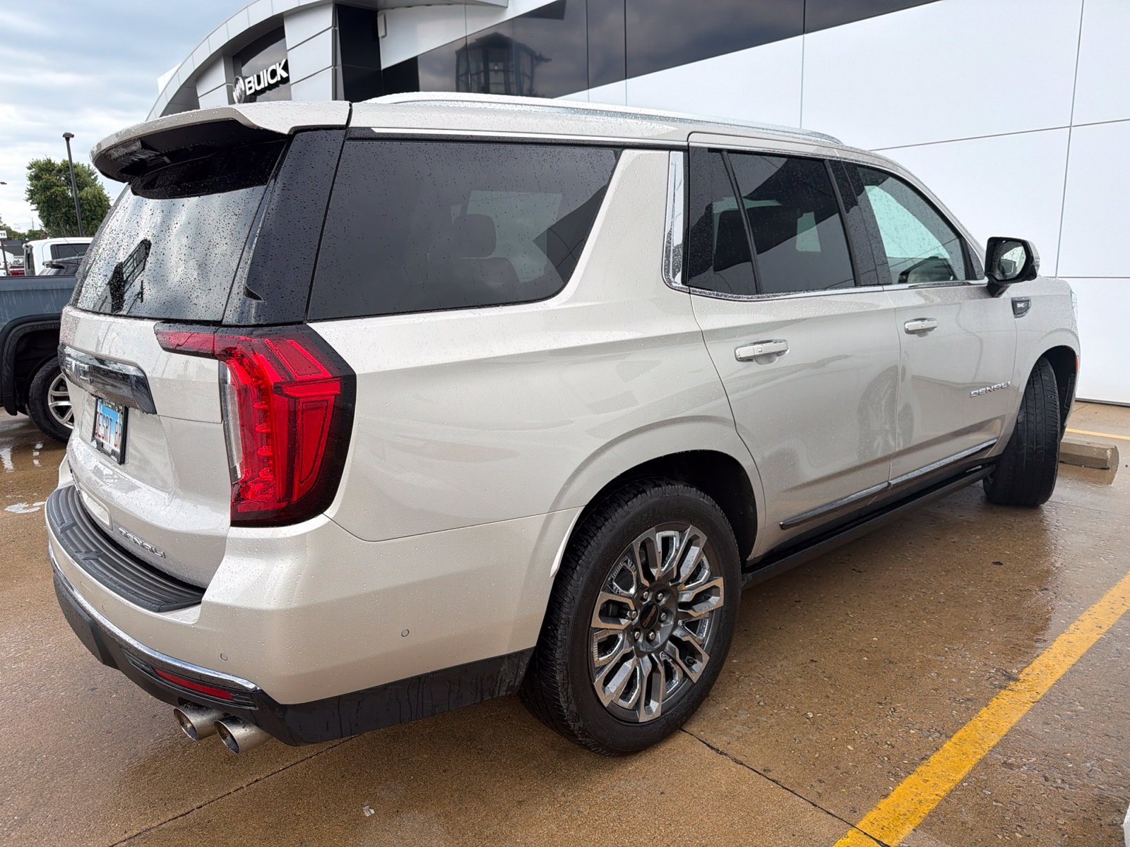 Used 2023 GMC Yukon Denali Ultimate AWD/4WD image 2