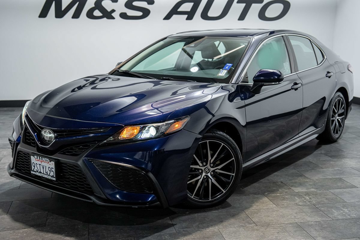 Used 2022 Toyota Camry SE FWD image 2