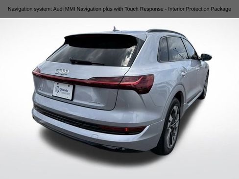 Used 2022 Audi e-tron Premium w/ Convenience Plus Package image 11