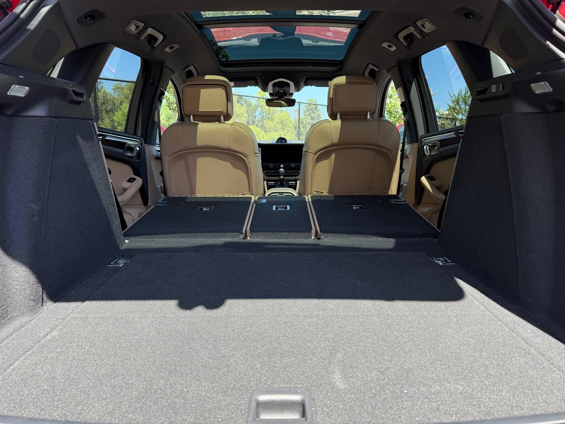 Certified 2026 Porsche Macan AWD/4WD image 35