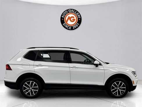 Used 2021 Volkswagen Tiguan SE w/ Panoramic Sunroof Package image 8