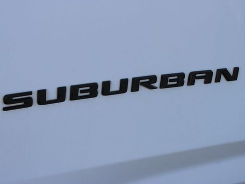 Used 2021 Chevrolet Suburban RST RWD image 19