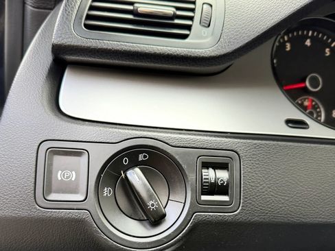 Used 2010 Volkswagen Passat Komfort FWD image 22