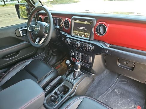 Used 2023 Jeep Gladiator Rubicon w/ LED Lighting Group AWD/4WD image 13
