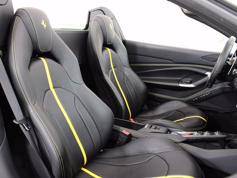 Used 2022 Ferrari F8 Tributo RWD image 33
