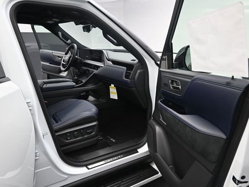 New 2026 INFINITI QX80 4WD image 17