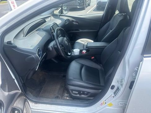 Used 2022 Toyota Prius Limited FWD image 12