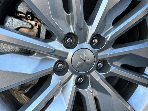 Used 2025 Mitsubishi Outlander ES image 8