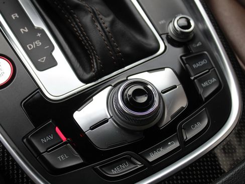 Used 2015 Audi SQ5 Prestige w/ Prestige Package image 34