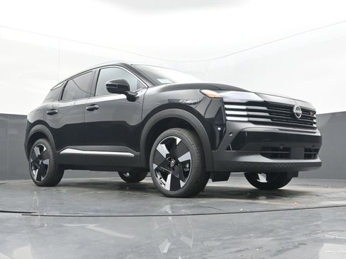 Used 2025 Nissan Kicks SR image 18