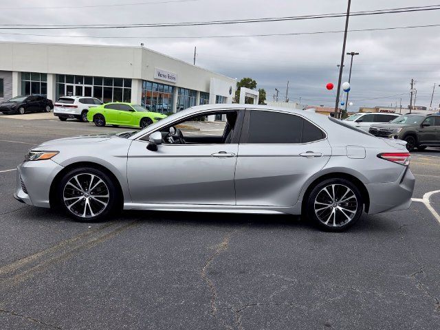 Used 2019 Toyota Camry SE FWD image 4