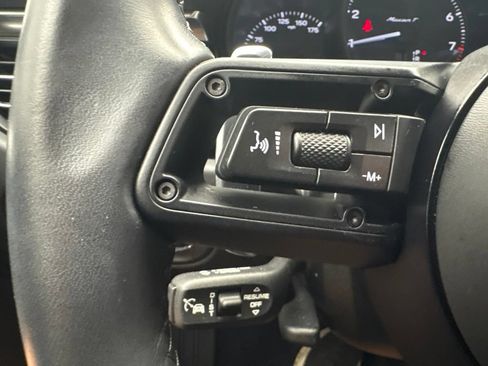 Certified 2024 Porsche Macan AWD/4WD image 38
