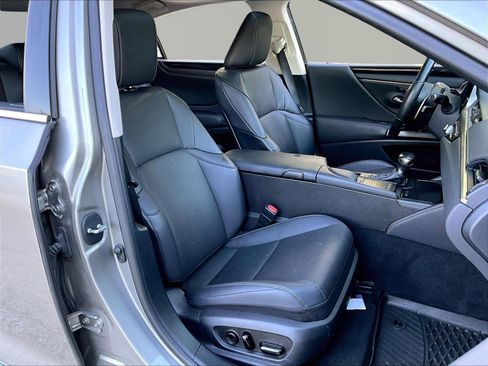 Used 2021 Lexus ES 300h w/ ES 300h Ultra Luxury Package FWD image 29