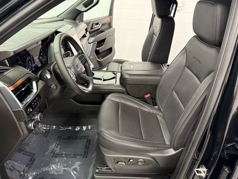 Used 2025 GMC Yukon XL Denali AWD/4WD image 13