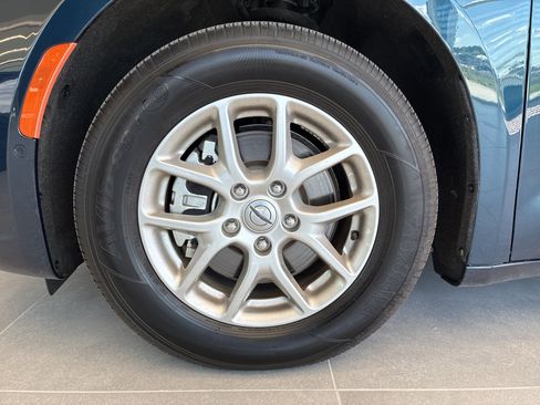Certified 2025 Chrysler Pacifica Select w/ Uconnect Theater Family Group FWD image 35