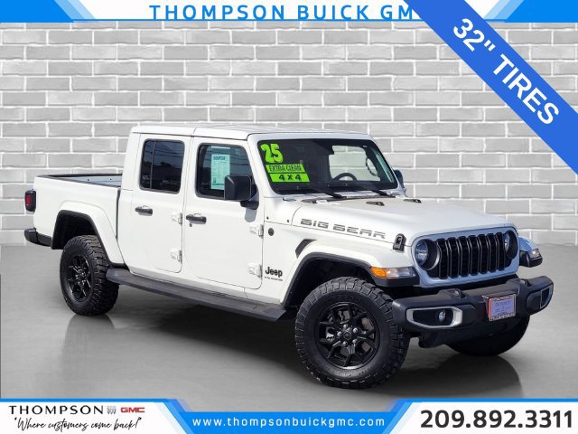 Used 2025 Jeep Gladiator Sport AWD/4WD image 1