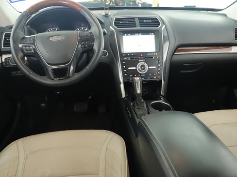 Certified 2018 Ford Explorer Platinum image 16