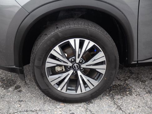 Used 2023 Nissan Rogue SV image 9