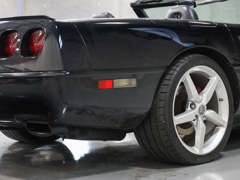 Used 1996 Chevrolet Corvette Convertible RWD image 33