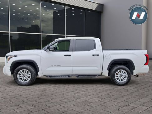 Used 2022 Toyota Tundra SR5 w/ SR5 Convenience Package AWD/4WD image 2