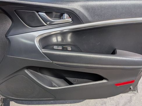 Used 2025 Genesis G70 2.5T RWD image 33