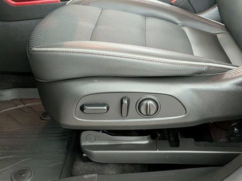 Used 2023 Chevrolet TrailBlazer RS w/ Convenience Package FWD image 13