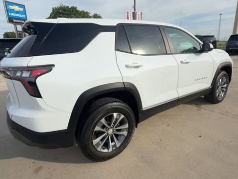 Used 2026 Chevrolet Equinox LT FWD image 8