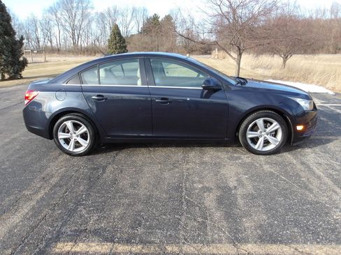 Used 2014 Chevrolet Cruze LT image 2