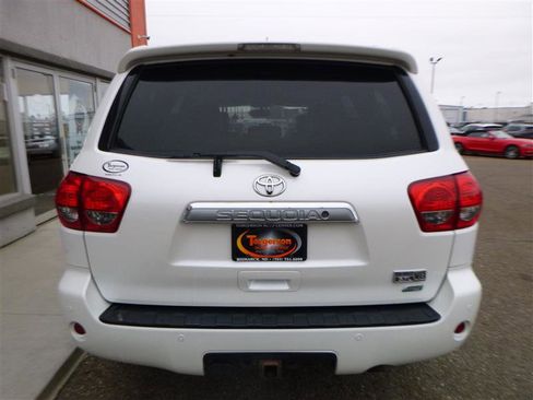 Used 2014 Toyota Sequoia Platinum image 25