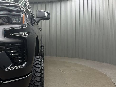 Used 2026 Chevrolet Silverado 1500 High Country w/ Midnight Edition AWD/4WD image 16