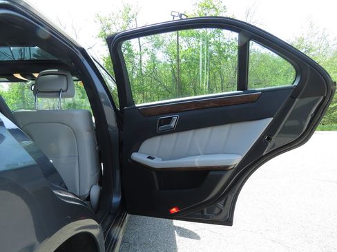 Used 2013 Mercedes-Benz E 350 4MATIC Sedan image 15