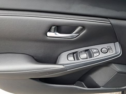 Certified 2023 Nissan Sentra SV FWD image 15