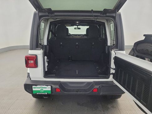 Used 2018 Jeep Wrangler Unlimited Sahara w/ Cold Weather Group image 29