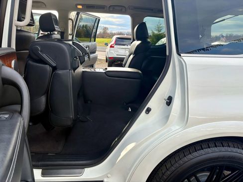 Used 2016 INFINITI QX80 4WD w/ Deluxe Technology Package image 18